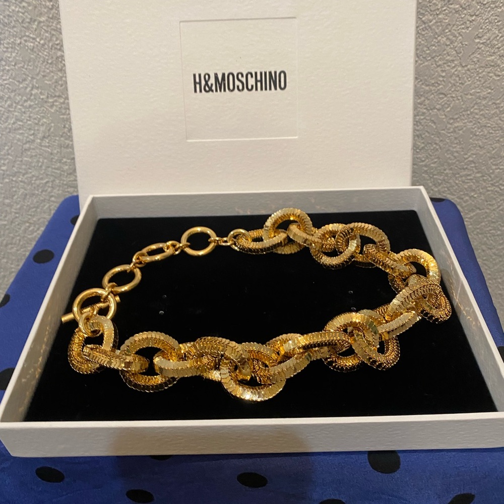 NIB Moschino Gold Chain Chunky an adjustment Necklace. Beautiful. 16” plus.